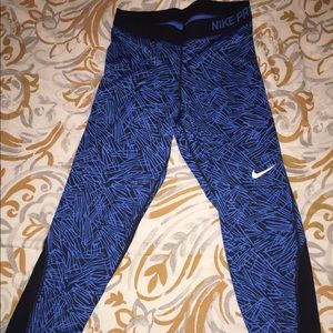 NIKE Blue Crop Legging